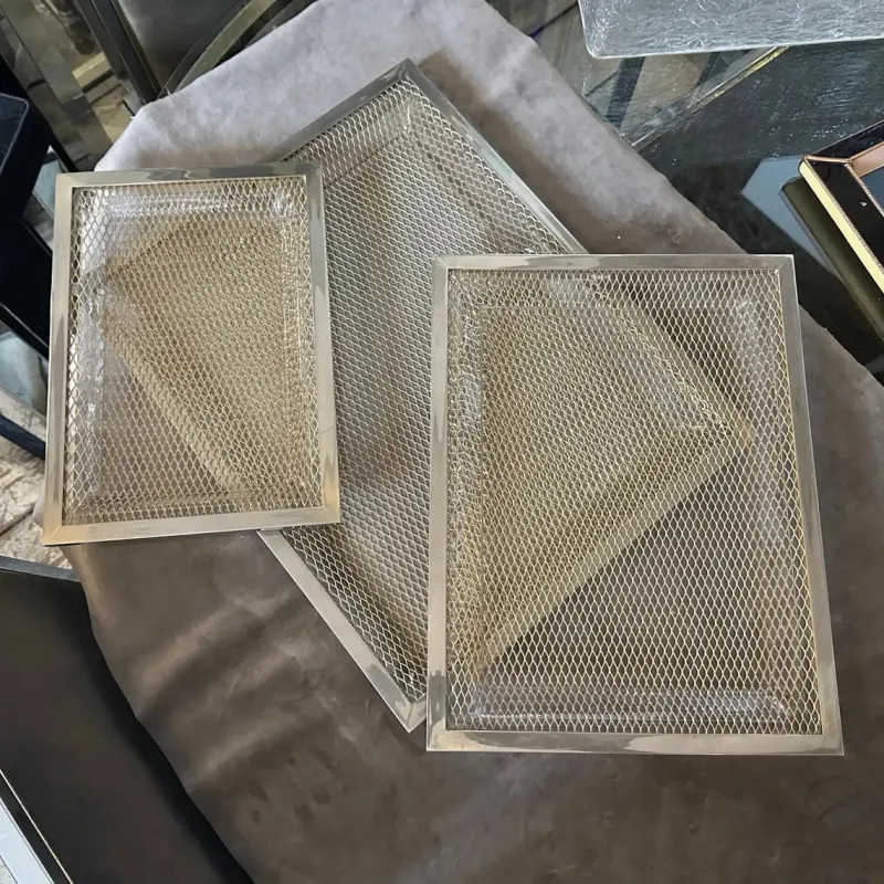 Pamono Modern Brass and Acrylic Trays in the style of Dior Home, 1970s, Set of 3> Trays