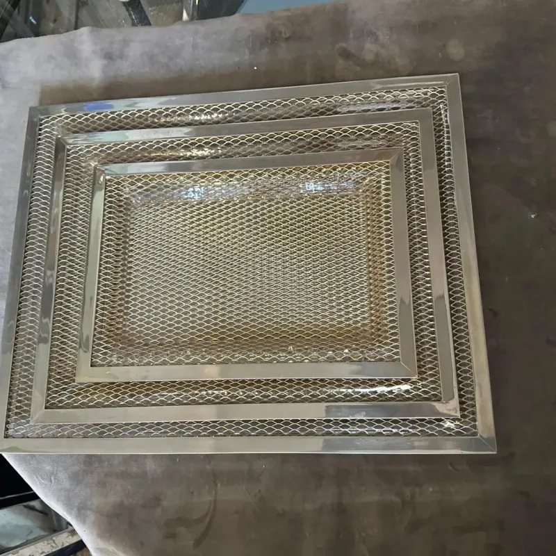 Pamono Modern Brass and Acrylic Trays in the style of Dior Home, 1970s, Set of 3> Trays