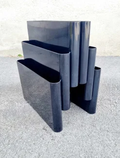 Pamono Modern Italian Black Magazine Rack by Giotto Stoppino for Kartell, 1970s> Magazine Racks