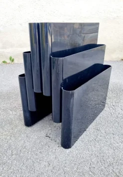 Pamono Modern Italian Black Magazine Rack by Giotto Stoppino for Kartell, 1970s><noscript><img width=