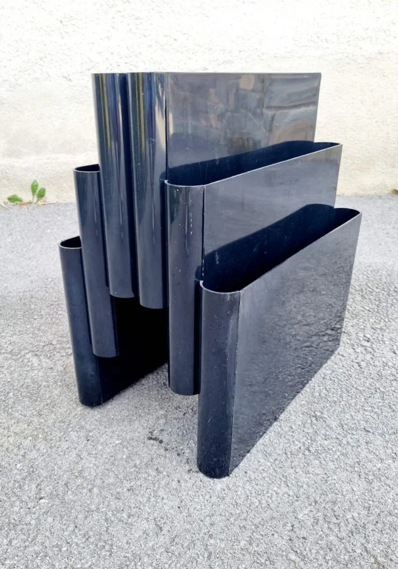 Pamono Modern Italian Black Magazine Rack by Giotto Stoppino for Kartell, 1970s> Magazine Racks