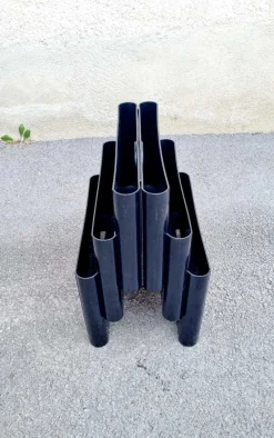 Pamono Modern Italian Black Magazine Rack by Giotto Stoppino for Kartell, 1970s><noscript><img width=
