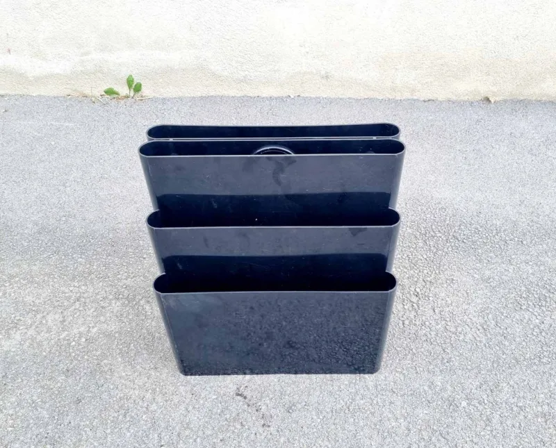Pamono Modern Italian Black Magazine Rack by Giotto Stoppino for Kartell, 1970s> Magazine Racks