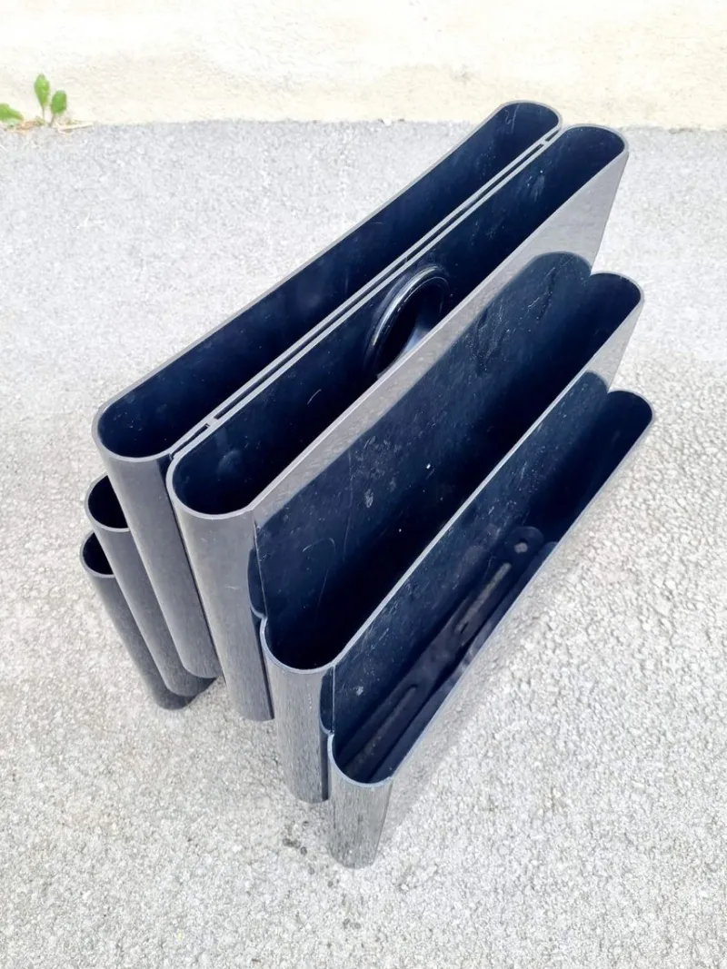 Pamono Modern Italian Black Magazine Rack by Giotto Stoppino for Kartell, 1970s> Magazine Racks