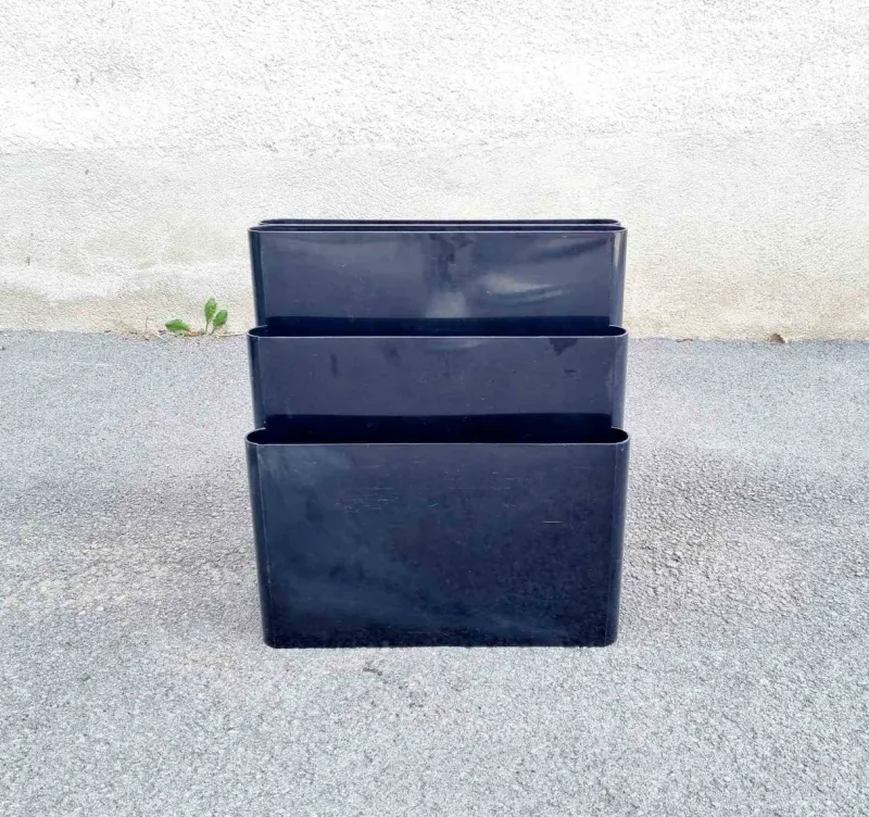 Pamono Modern Italian Black Magazine Rack by Giotto Stoppino for Kartell, 1970s> Magazine Racks