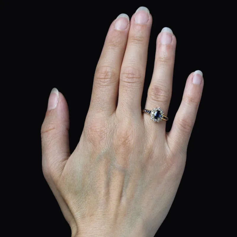 New Pamono Modern Sapphire and Diamonds Ring in 18 Karat Yellow Gold