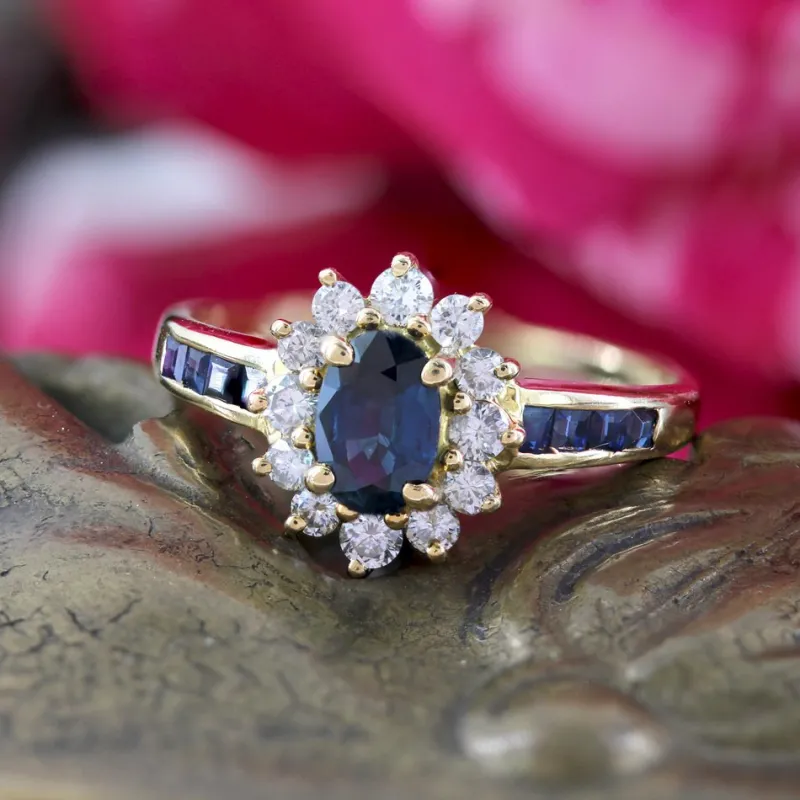 New Pamono Modern Sapphire and Diamonds Ring in 18 Karat Yellow Gold