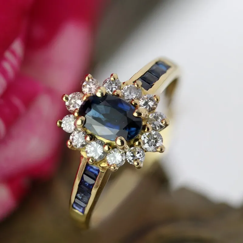 New Pamono Modern Sapphire and Diamonds Ring in 18 Karat Yellow Gold