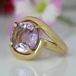 Pamono Modern Second-Hand Amethyst 18 Karat Yellow Gold Swirl Ring><noscript><img width=