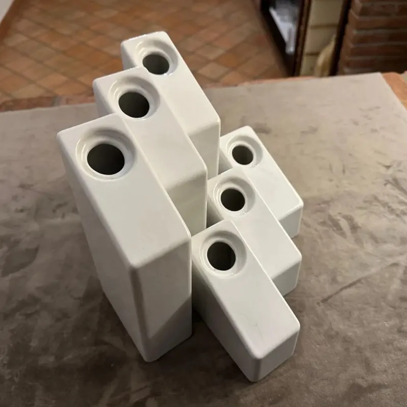 Pamono Modern White Ceramic Design Vases by Enzo Bicchioli for Il Picchio, 1970s, Set of 2> Vases