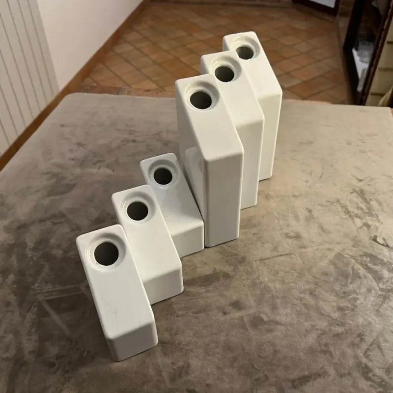 Pamono Modern White Ceramic Design Vases by Enzo Bicchioli for Il Picchio, 1970s, Set of 2> Vases