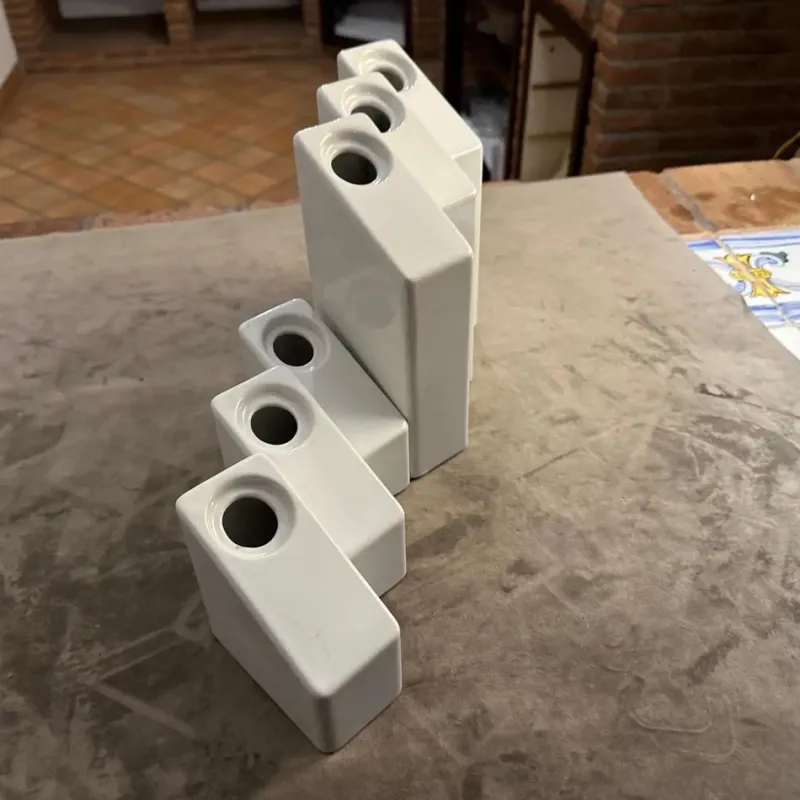 Pamono Modern White Ceramic Design Vases by Enzo Bicchioli for Il Picchio, 1970s, Set of 2> Vases