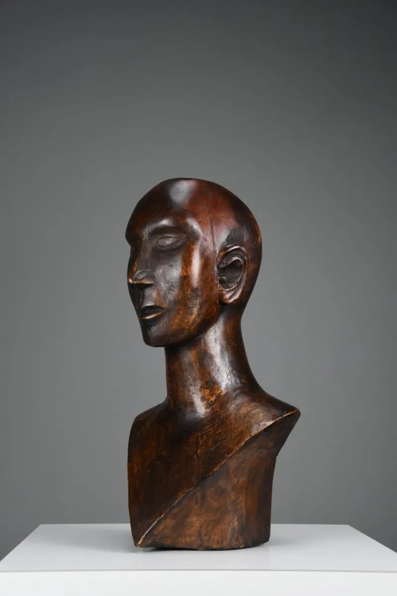 Pamono Modernist Carved Bust, Mid-20th Century, Wood> Sculpture