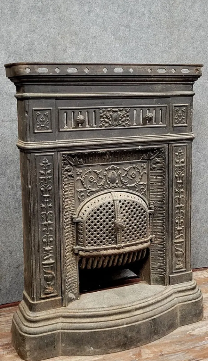Pamono Napoleon III Cast Iron Fireplace Mantel or Front, 1880s> Fireplaces And Mantels