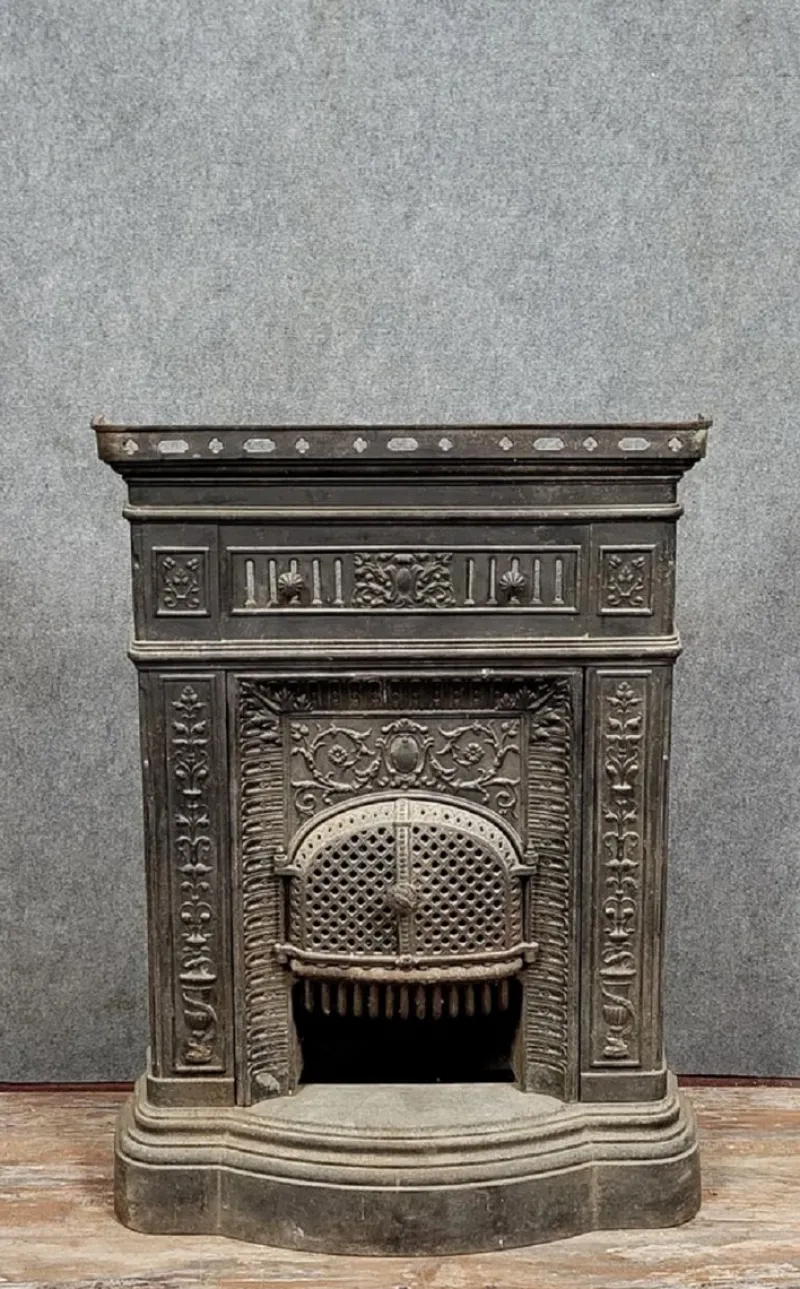 Pamono Napoleon III Cast Iron Fireplace Mantel or Front, 1880s> Fireplaces And Mantels