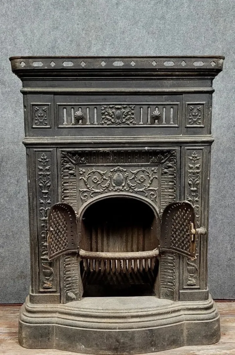 Pamono Napoleon III Cast Iron Fireplace Mantel or Front, 1880s> Fireplaces And Mantels