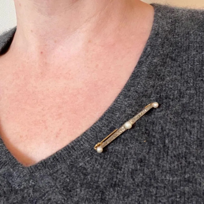 Best Pamono Natural White Pearl and Diamond 18k Yellow Gold Bar Brooch, 1890s