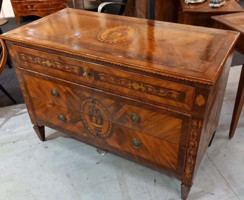 Hot Pamono Neoclassical Chest of Drawers with Inlay