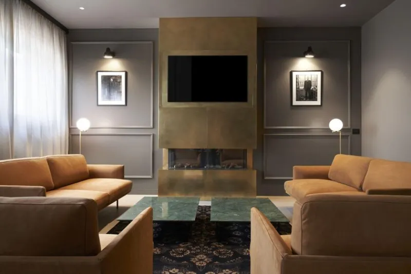 Sale Pamono New York Two-Seater Sofa in Metal and Leather Upholstery by Quinti Sedute