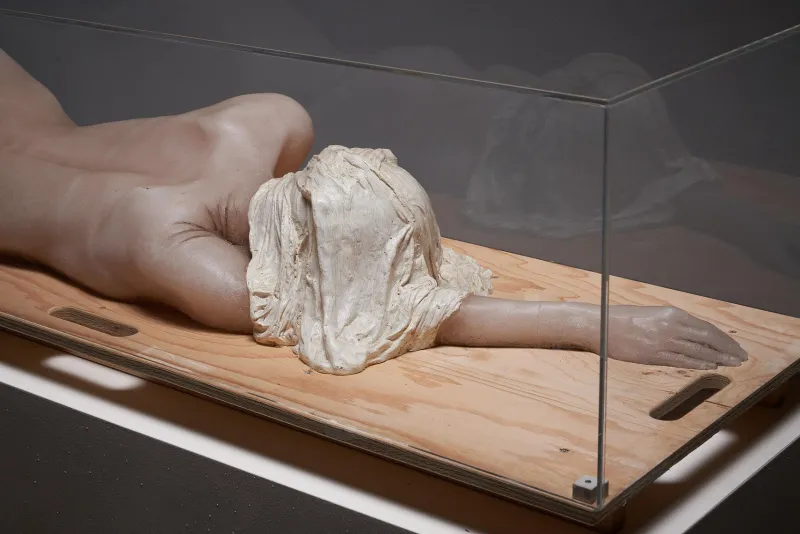 Pamono Nude Lady, 2000s, Wax Figure in Acrylic Glass> Sculpture