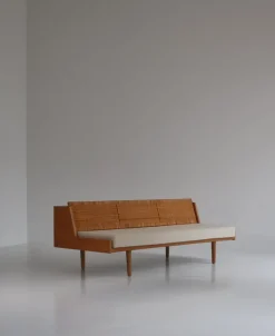 Pamono Oak and Rattan GE7 Daybed by Hans J. Wegner for GETAMA><noscript><img width=