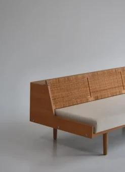 Pamono Oak and Rattan GE7 Daybed by Hans J. Wegner for GETAMA><noscript><img width=