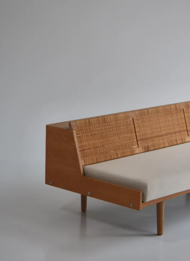 Pamono Oak and Rattan GE7 Daybed by Hans J. Wegner for GETAMA> Daybeds & Chaises Lounges
