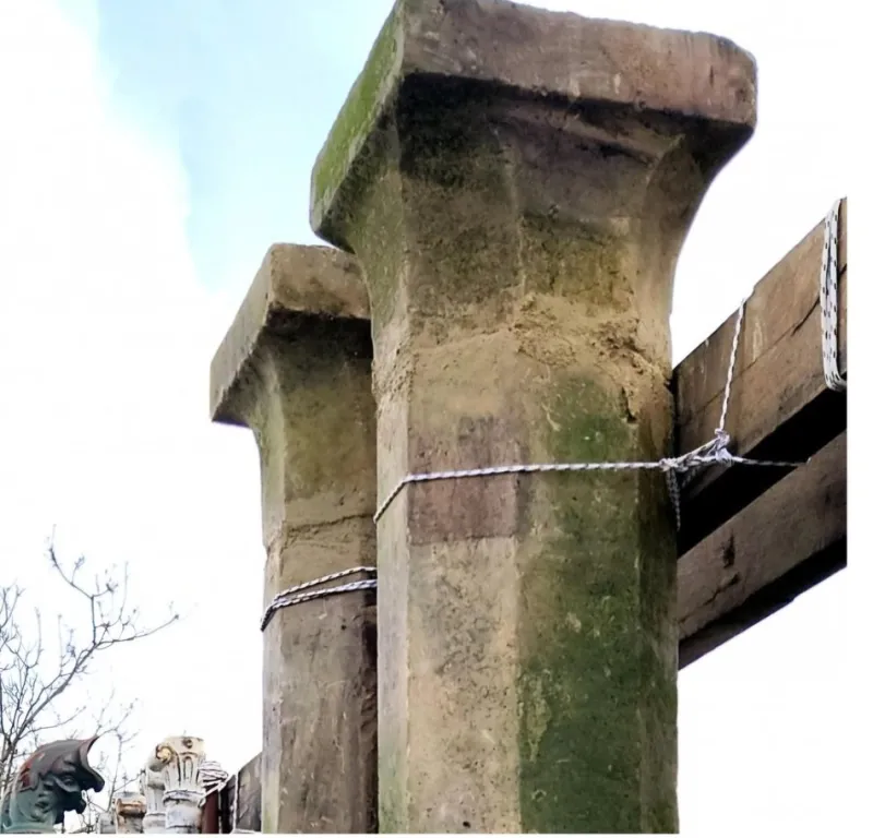 Pamono Octagonal Section Limestone Columns, 1800s, Set of 2> Pedestals And Columns