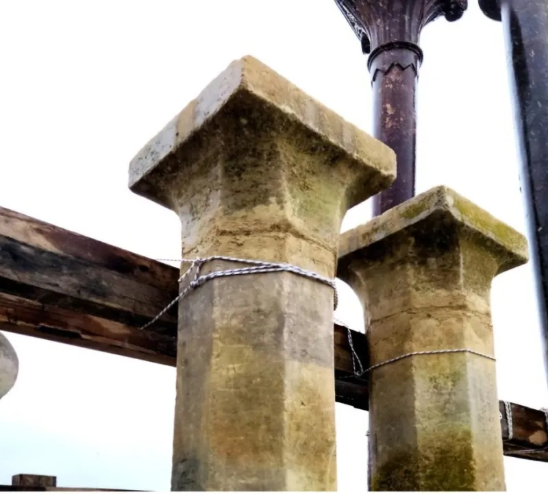 Pamono Octagonal Section Limestone Columns, 1800s, Set of 2> Pedestals And Columns