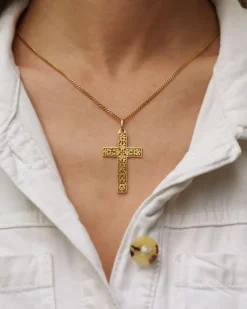 Pamono Openwork Religious Cross Pendant> Necklaces