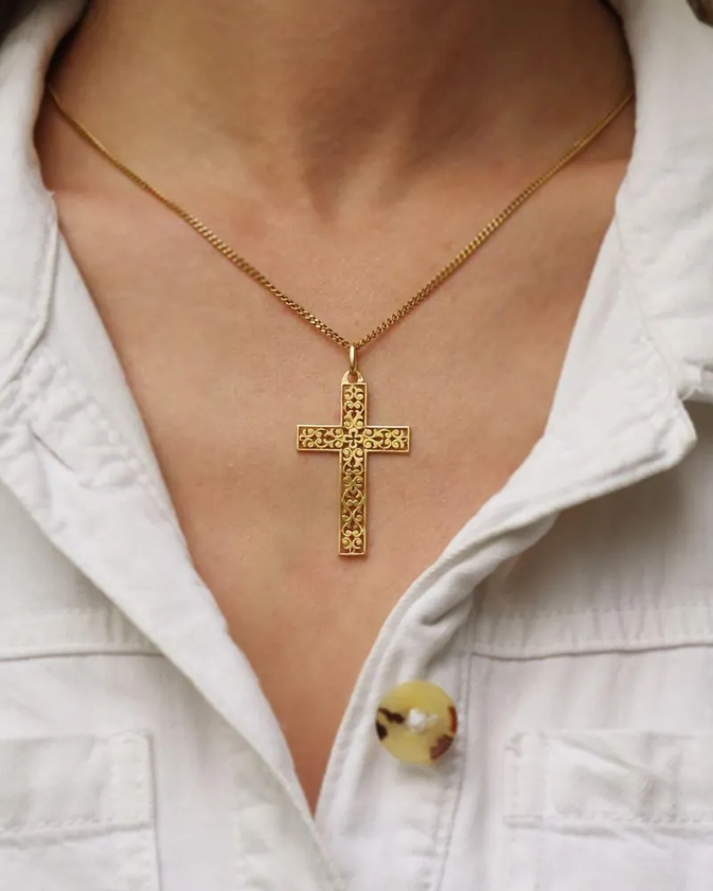 Pamono Openwork Religious Cross Pendant> Necklaces
