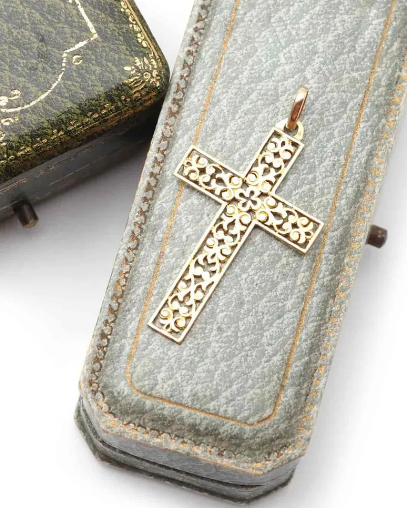 Pamono Openwork Religious Cross Pendant> Necklaces