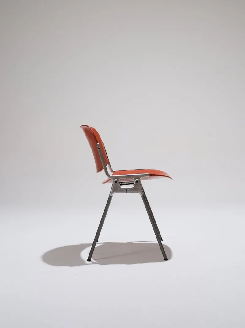 Pamono Orange DSC 106 Stacking Chairs by Giancarlo Piretti for Castelli / Anonima Castelli, 1970s, Set of 2> Office Chairs