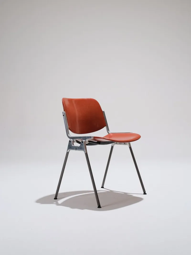 Pamono Orange DSC 106 Stacking Chairs by Giancarlo Piretti for Castelli / Anonima Castelli, 1970s, Set of 2> Office Chairs