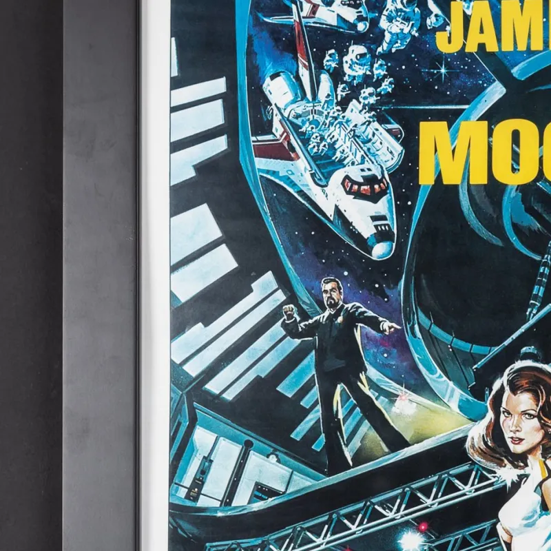 Pamono Original James Bond 007 Moonraker Film Poster Signed by Roger Moore, 1979> Posters
