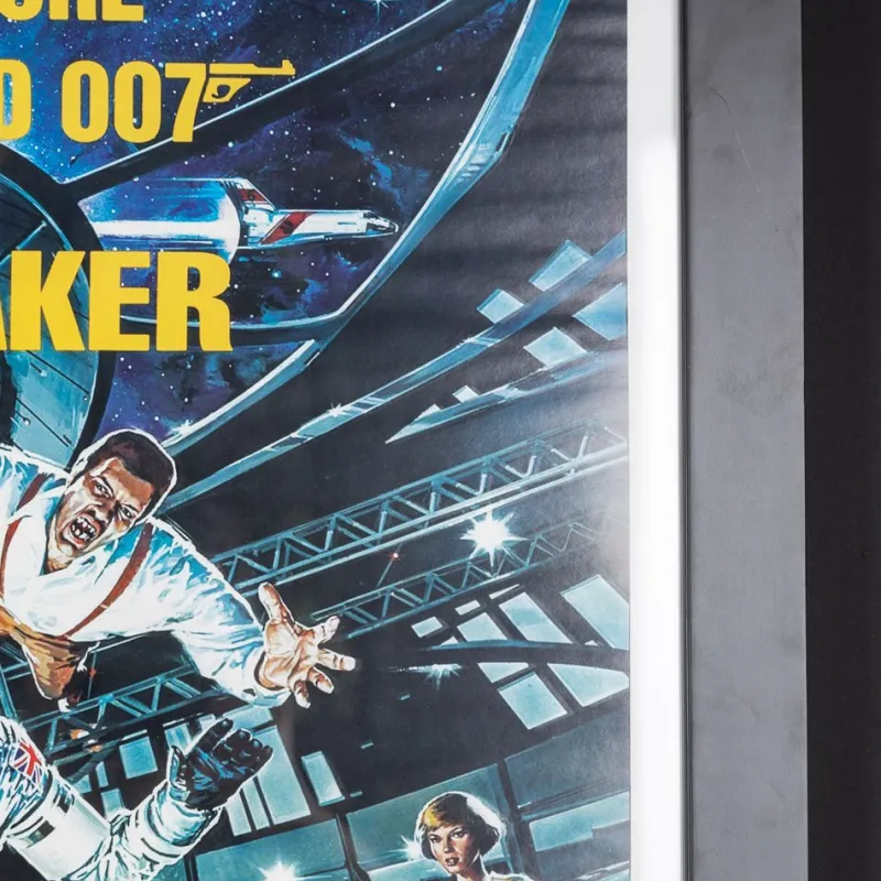 Pamono Original James Bond 007 Moonraker Film Poster Signed by Roger Moore, 1979> Posters