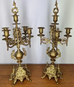Pamono Ornate Brass Candleholders, Set of 2> Candleholders