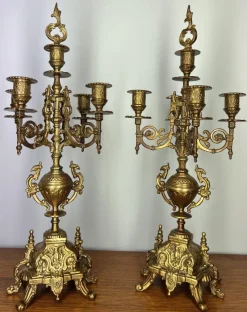 Pamono Ornate Brass Candleholders, Set of 2> Candleholders