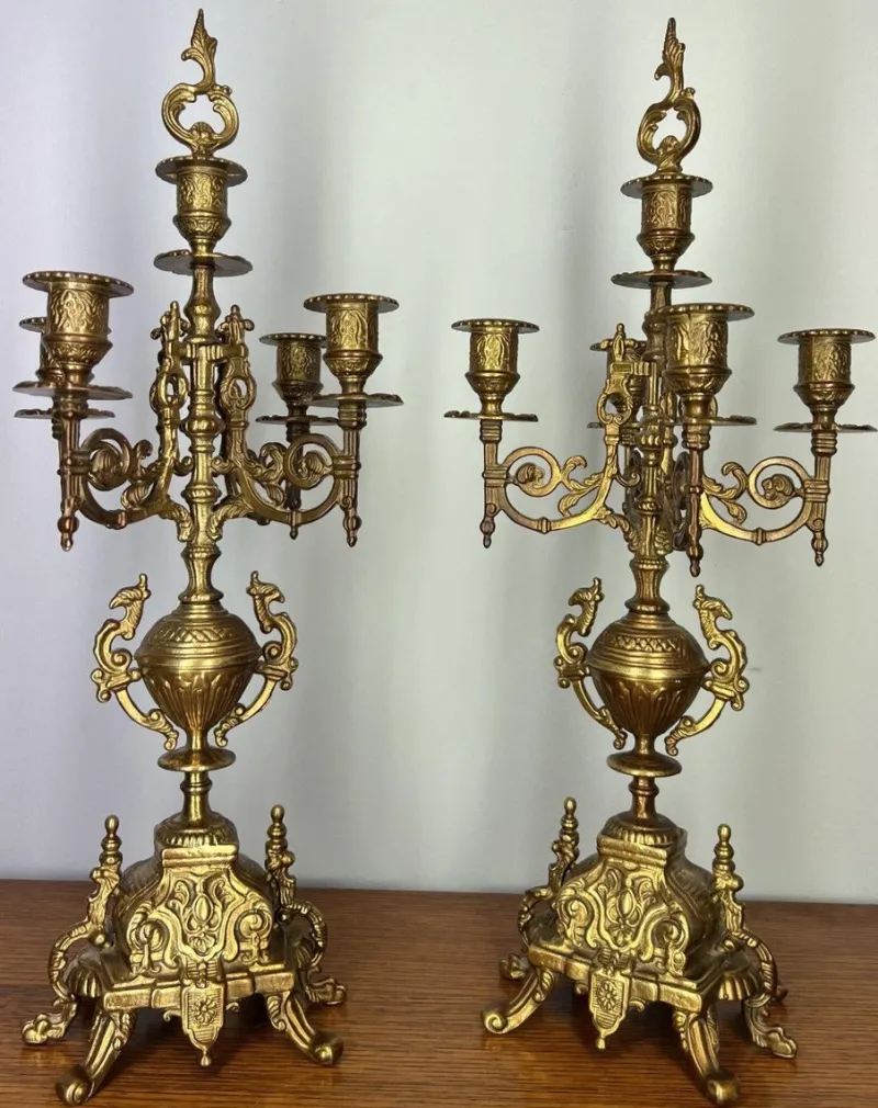Pamono Ornate Brass Candleholders, Set of 2> Candleholders