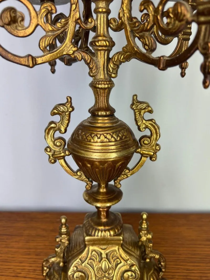 Pamono Ornate Brass Candleholders, Set of 2> Candleholders
