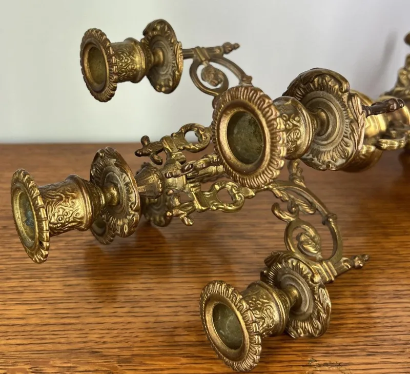 Pamono Ornate Brass Candleholders, Set of 2> Candleholders