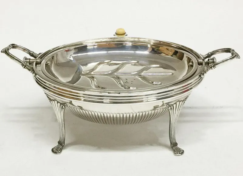 Pamono Oval Silver Plated Oyster Dish With Tilting Lid from Cooper Brothers Sheffield> Serving Dishes
