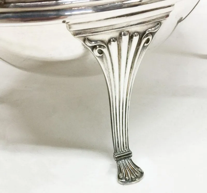 Pamono Oval Silver Plated Oyster Dish With Tilting Lid from Cooper Brothers Sheffield> Serving Dishes