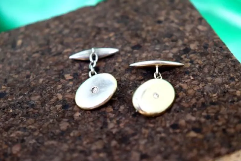 Pamono Oval-Shaped White Gold Cufflinks with Two Brilliant-Cut Diamonds, Set of 2> Cufflinks