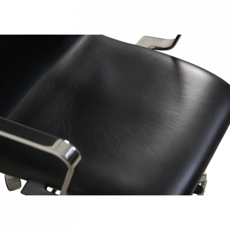Pamono Oxford Chair in Black Essential Leather by Arne Jacobsen, 2000s> Office Chairs