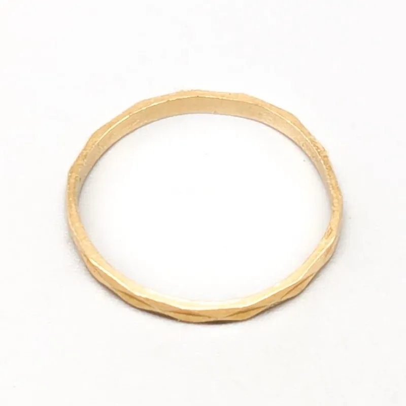 Pamono Patterned Ring in 18k Gold> Rings