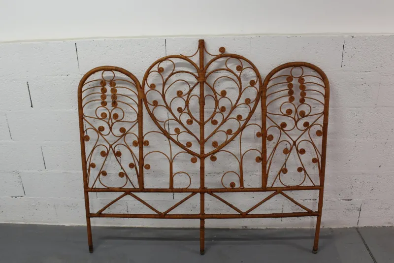 Pamono Peacock Rattan Headboard, 1970s> Beds & Bedroom Sets