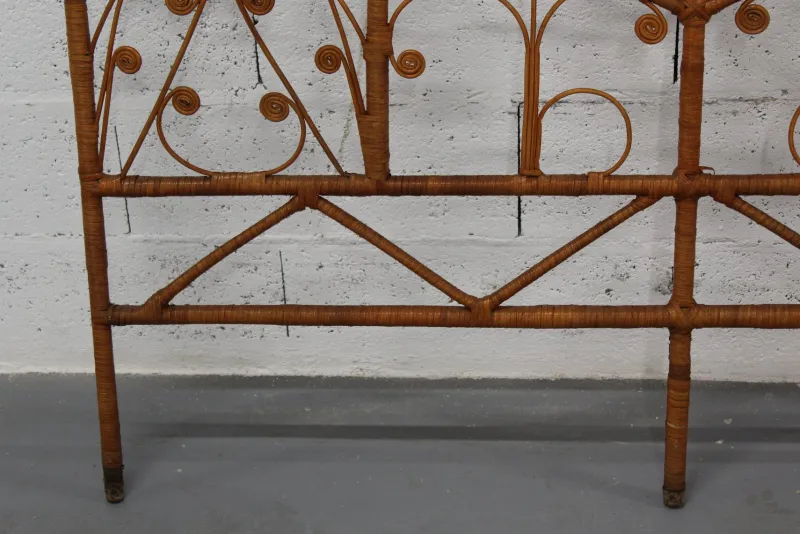 Pamono Peacock Rattan Headboard, 1970s> Beds & Bedroom Sets
