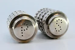 Pamono Pearlized Silver Salt and Pepper Shakers, Set of 2> Salt & Pepper Shakers