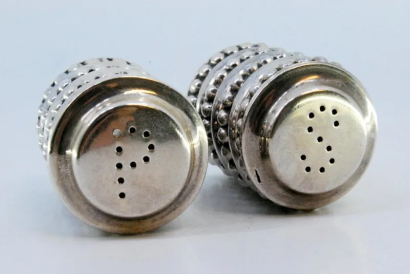 Pamono Pearlized Silver Salt and Pepper Shakers, Set of 2> Salt & Pepper Shakers